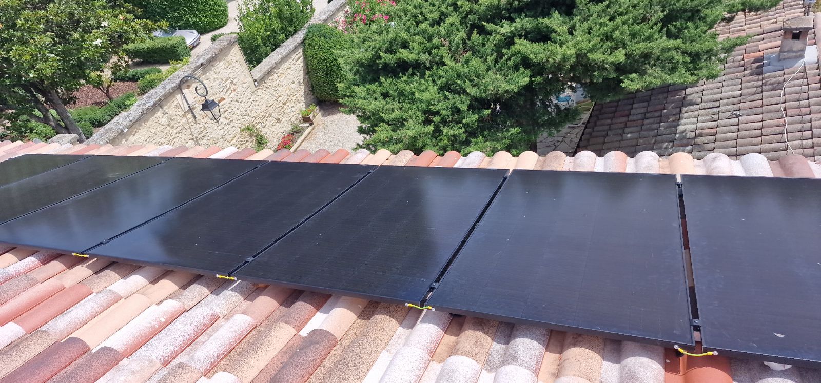 Installation d'une centrale solaire hybride à Eyguières - 2